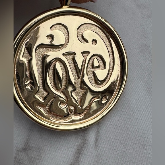 JANE WIN Love Hearts Find Me Pendant Engraved 14k GP Gold Charm - Picture 5 of 6